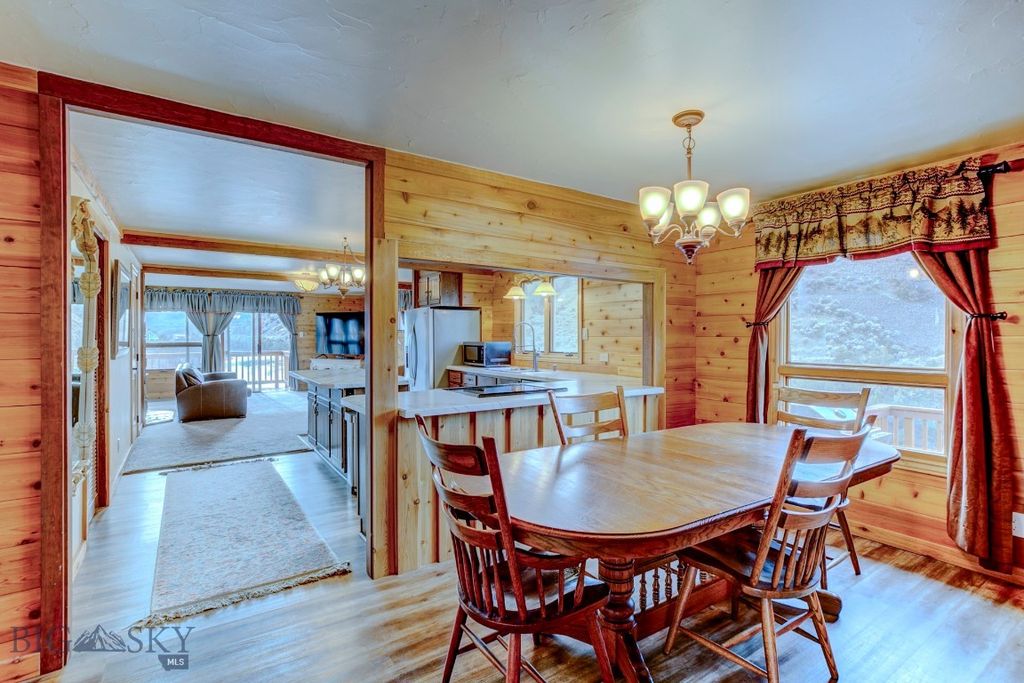 1099 US Highway 89 S, Gardiner, MT 59030 photo 13