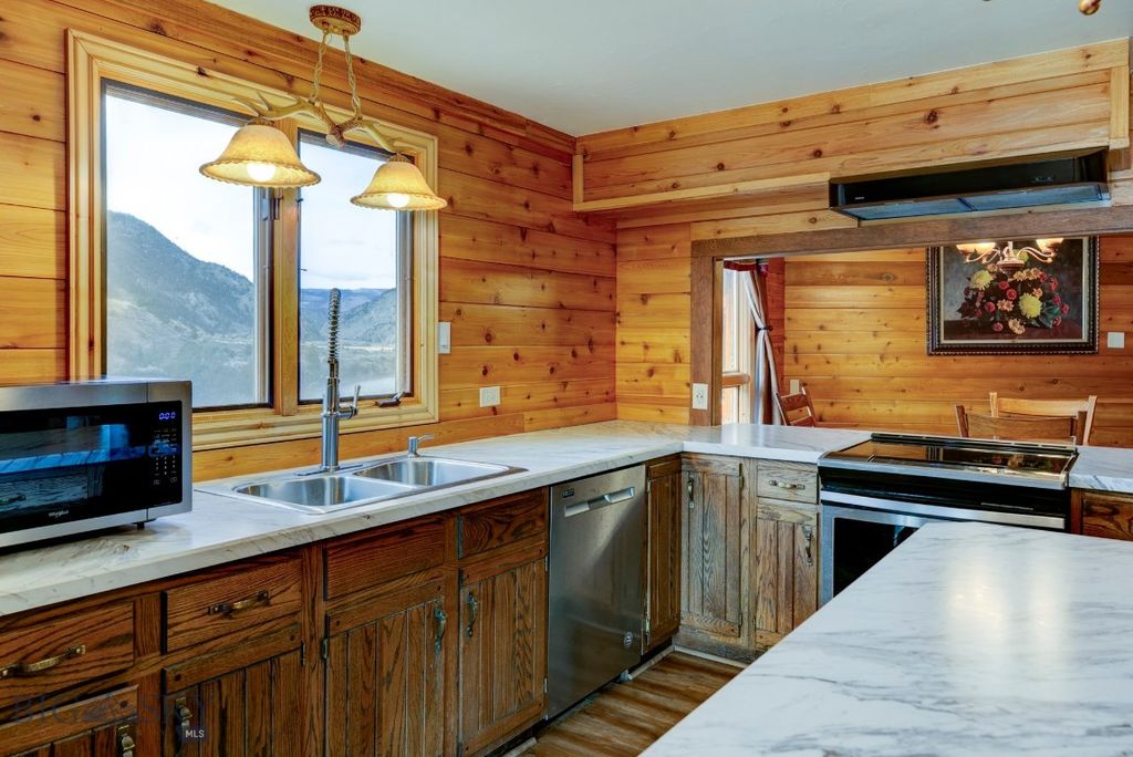 1099 US Highway 89 S, Gardiner, MT 59030 photo 15