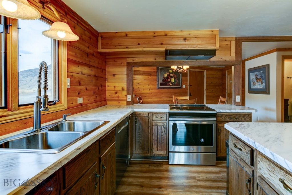 1099 US Highway 89 S, Gardiner, MT 59030 photo 16