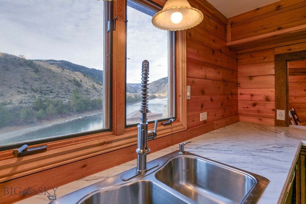 1099 US Highway 89 S, Gardiner, MT 59030 photo 17