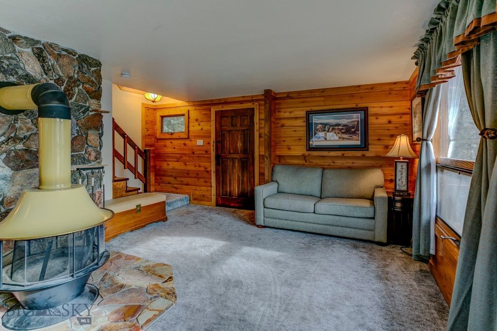 1099 US Highway 89 S, Gardiner, MT 59030 photo 22