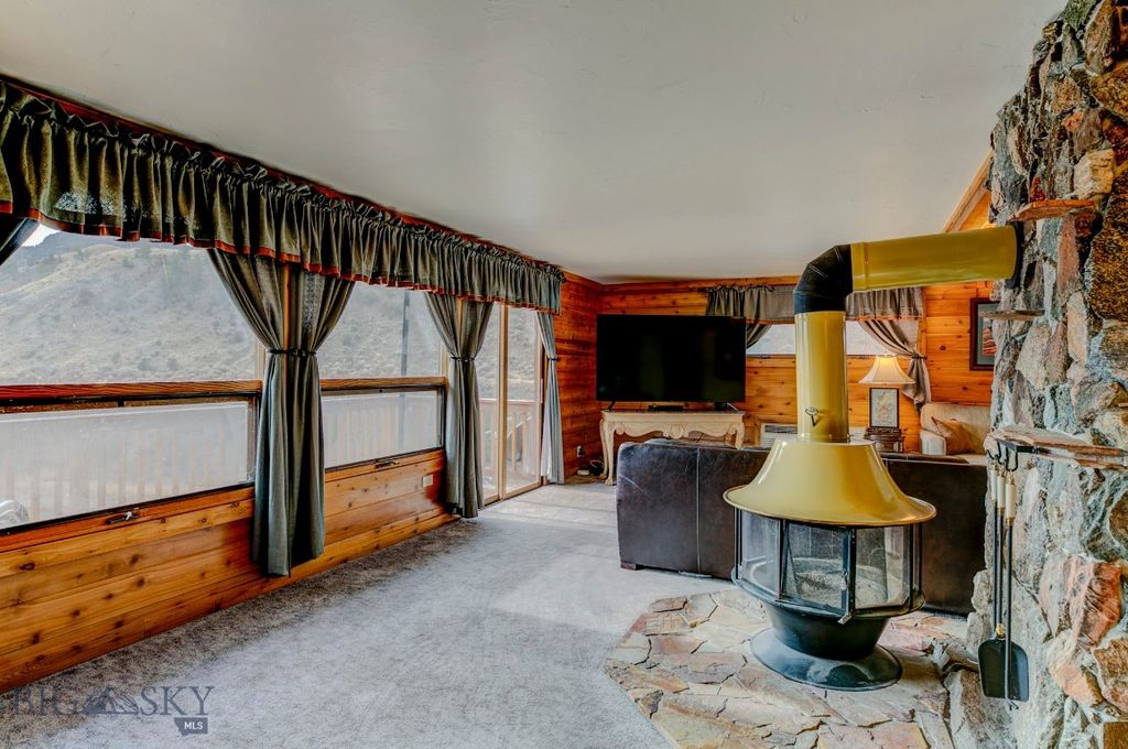 1099 US Highway 89 S, Gardiner, MT 59030 photo 23