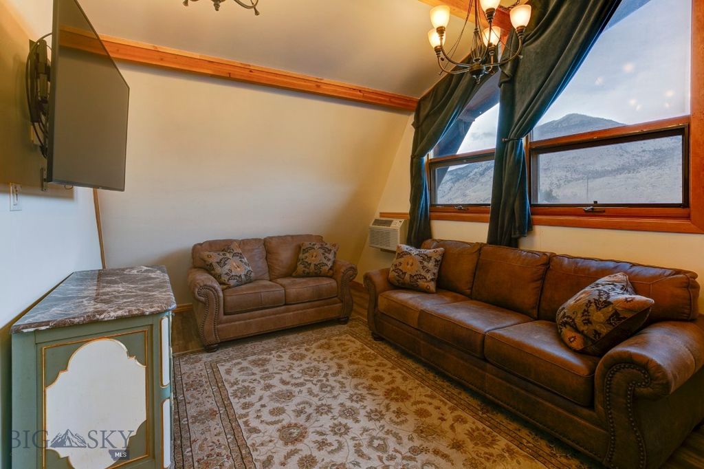 1099 US Highway 89 S, Gardiner, MT 59030 photo 26