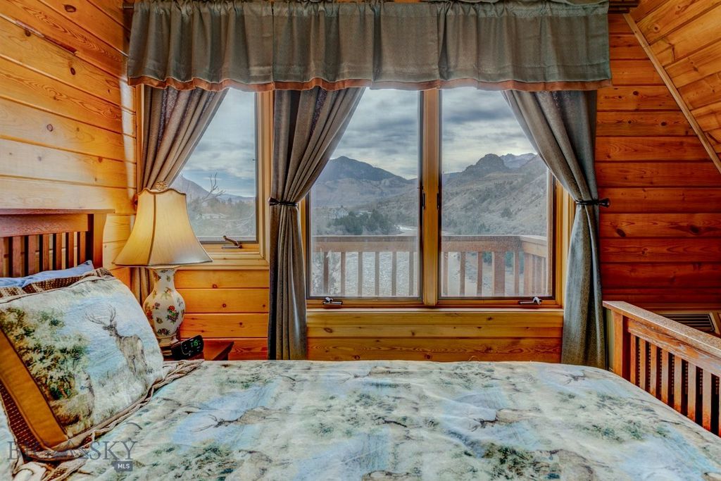 1099 US Highway 89 S, Gardiner, MT 59030 photo 29