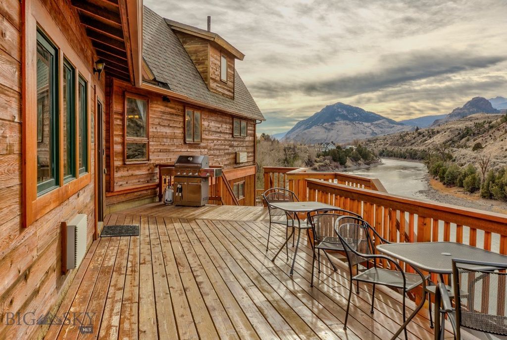 1099 US Highway 89 S, Gardiner, MT 59030 photo 3