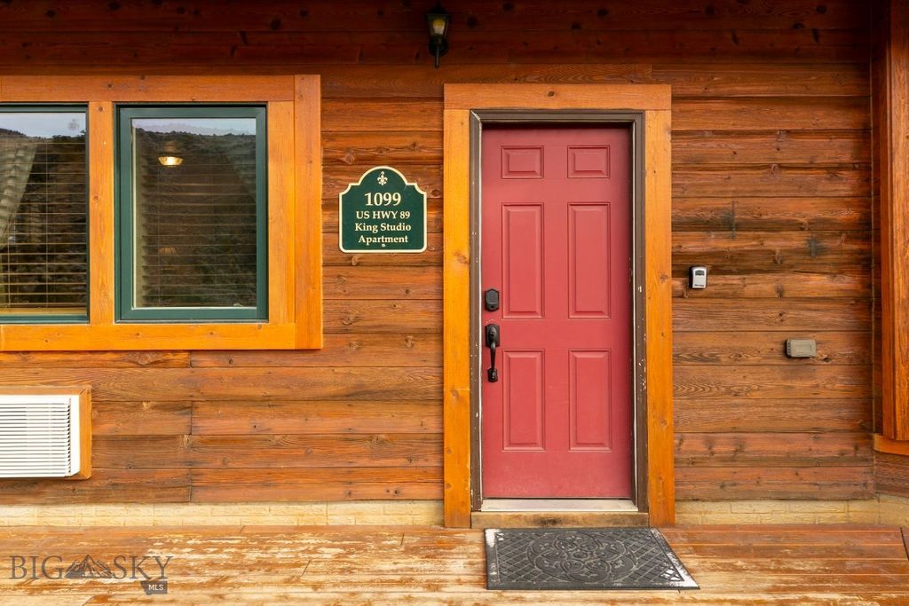 1099 US Highway 89 S, Gardiner, MT 59030 photo 34