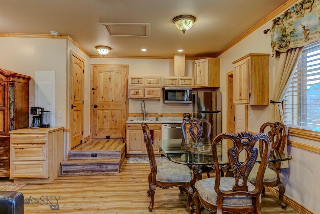 1099 US Highway 89 S, Gardiner, MT 59030 photo 37