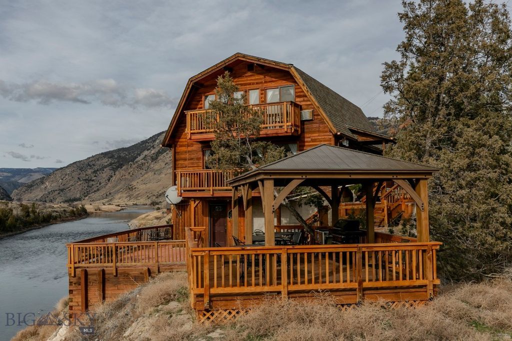 1099 US Highway 89 S, Gardiner, MT 59030 photo 5