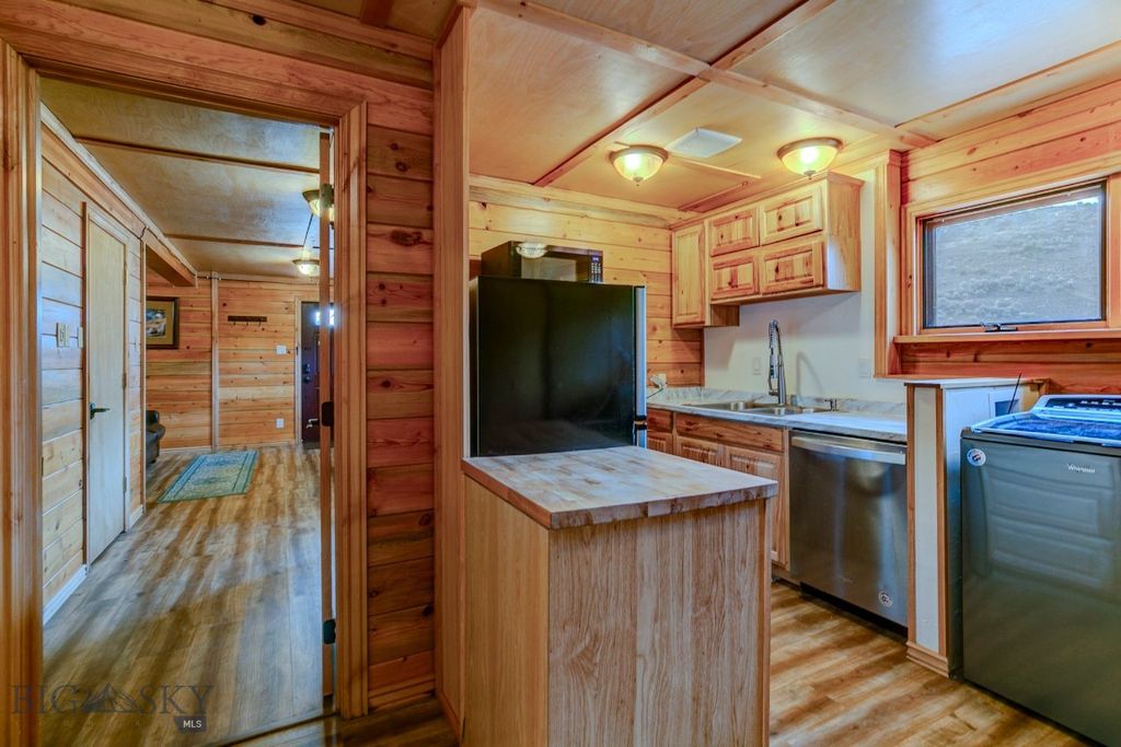 1099 US Highway 89 S, Gardiner, MT 59030 photo 52