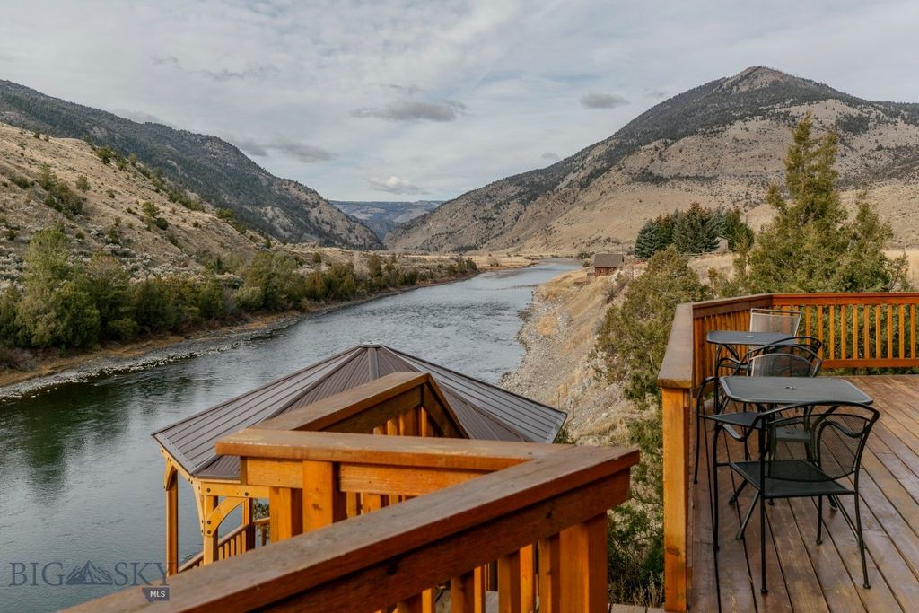 1099 US Highway 89 S, Gardiner, MT 59030 photo 7