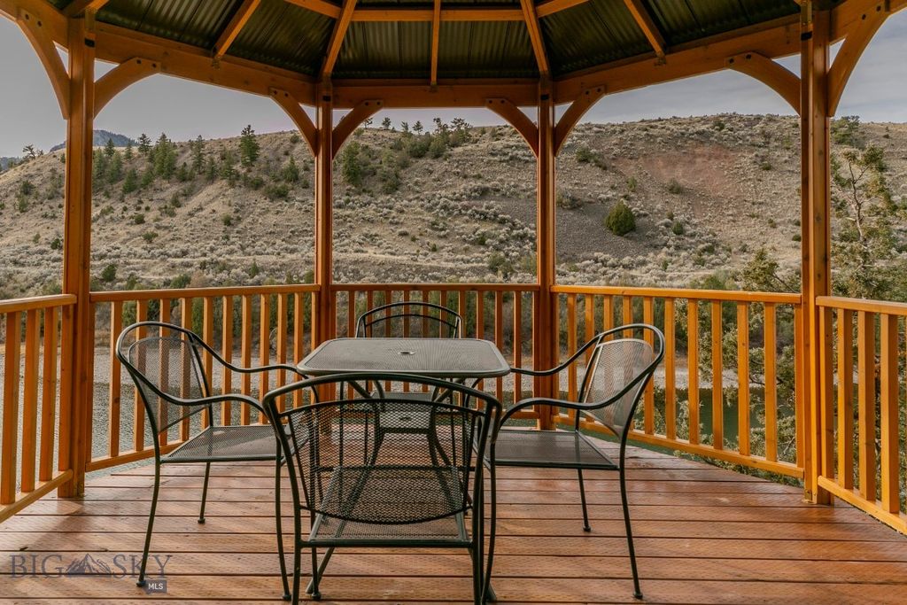 1099 US Highway 89 S, Gardiner, MT 59030 photo 8