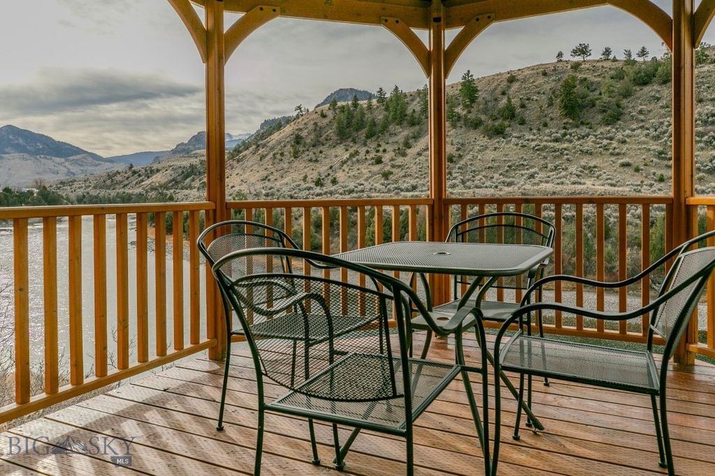 1099 US Highway 89 S, Gardiner, MT 59030 photo 9