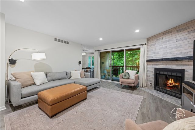530 River Front Circle 606, Naperville, IL 60540