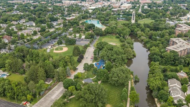 530 River Front Circle 606, Naperville, IL 60540
