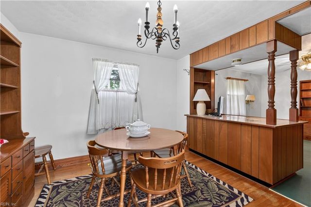 5729 Hawthorne LN, Portsmouth, VA 23703