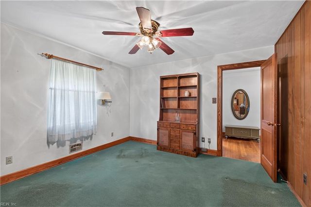 5729 Hawthorne LN, Portsmouth, VA 23703