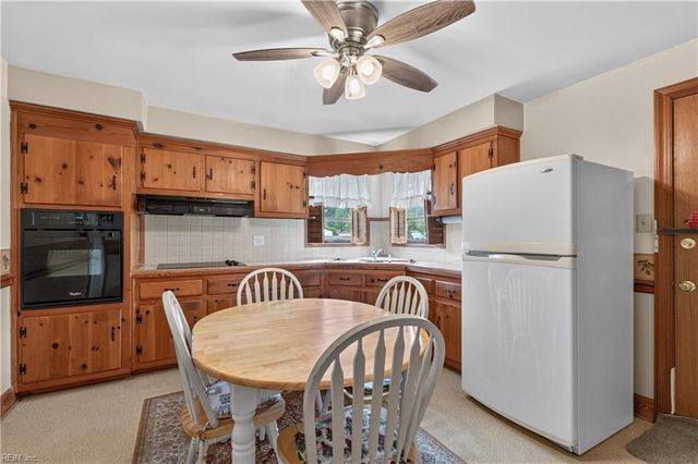 5729 Hawthorne LN, Portsmouth, VA 23703