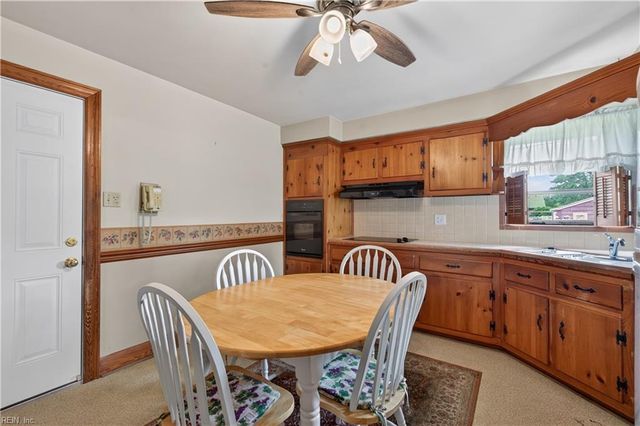 5729 Hawthorne LN, Portsmouth, VA 23703