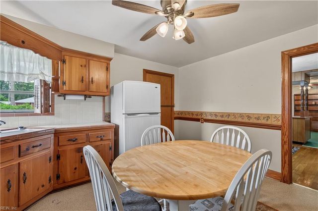 5729 Hawthorne LN, Portsmouth, VA 23703