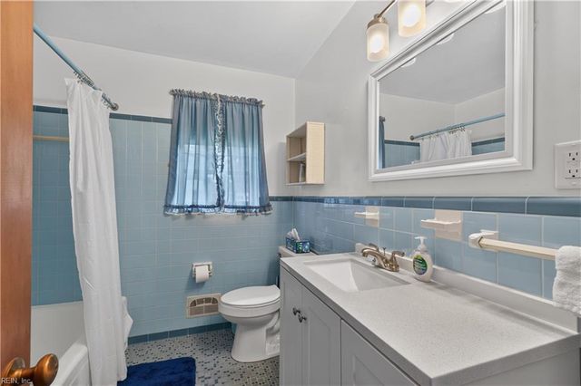 5729 Hawthorne LN, Portsmouth, VA 23703