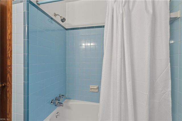 5729 Hawthorne LN, Portsmouth, VA 23703
