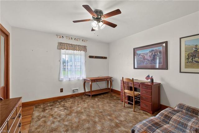 5729 Hawthorne LN, Portsmouth, VA 23703
