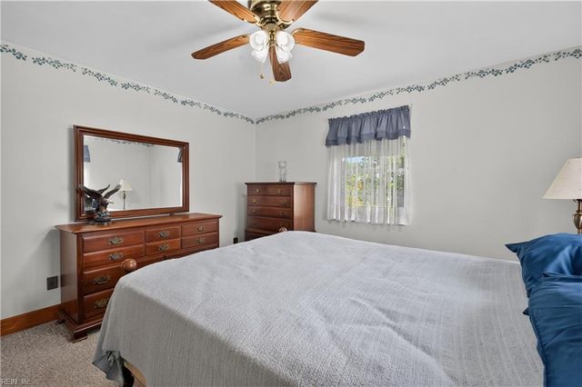 5729 Hawthorne LN, Portsmouth, VA 23703