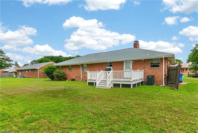 5729 Hawthorne LN, Portsmouth, VA 23703