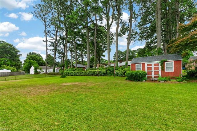 5729 Hawthorne LN, Portsmouth, VA 23703