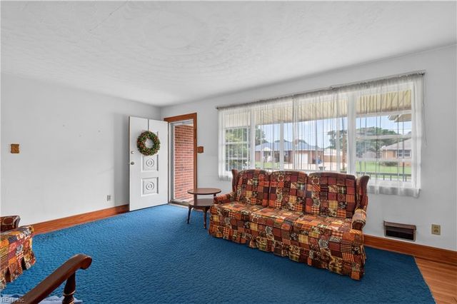 5729 Hawthorne LN, Portsmouth, VA 23703
