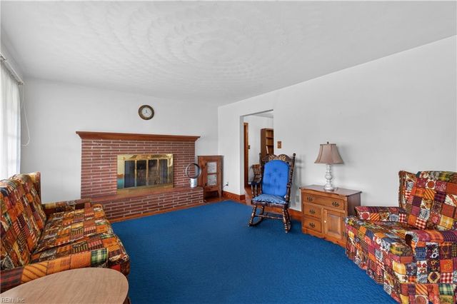 5729 Hawthorne LN, Portsmouth, VA 23703