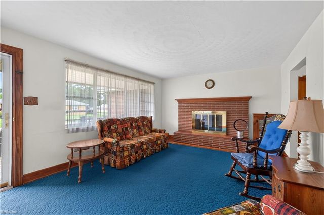 5729 Hawthorne LN, Portsmouth, VA 23703
