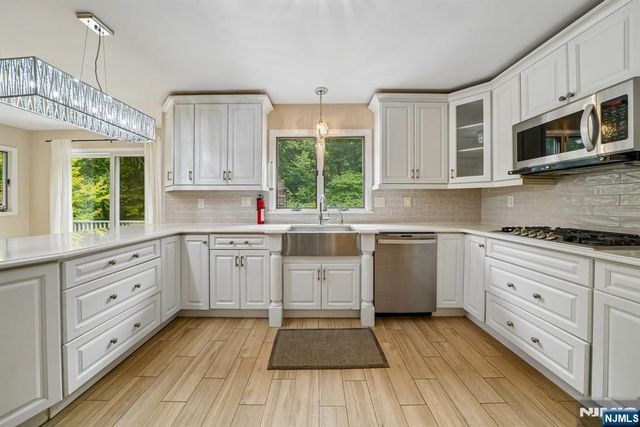 5 Fairfield Court, Demarest, NJ 07627