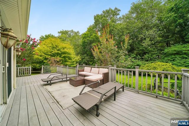 5 Fairfield Court, Demarest, NJ 07627