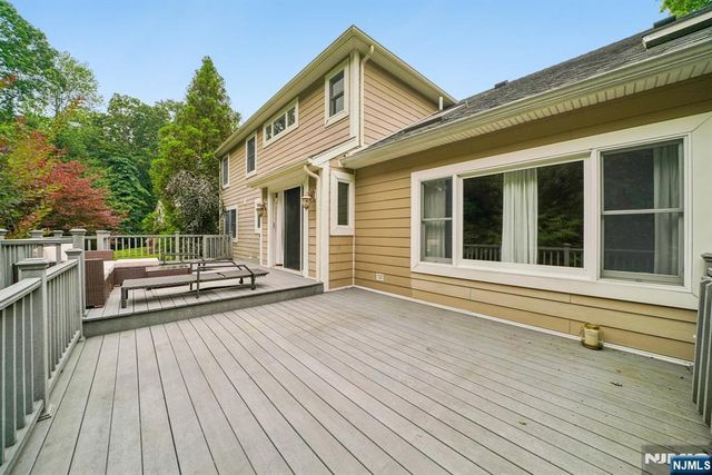 5 Fairfield Court, Demarest, NJ 07627