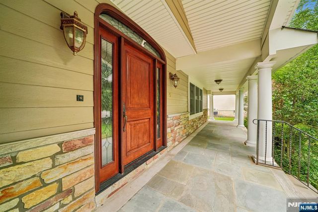 5 Fairfield Court, Demarest, NJ 07627