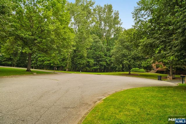 5 Fairfield Court, Demarest, NJ 07627
