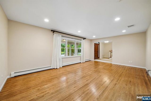 5 Fairfield Court, Demarest, NJ 07627