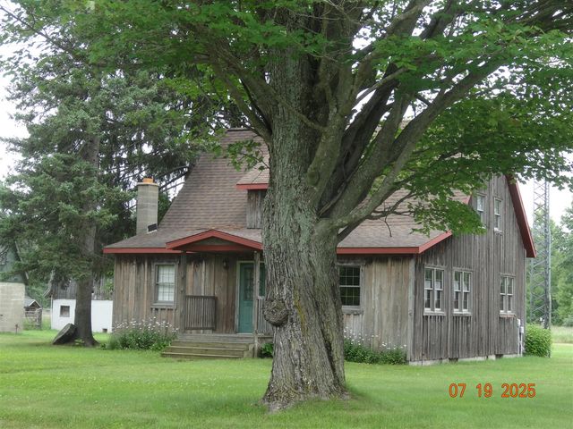 640 Oak Avenue, White Cloud, MI 49349