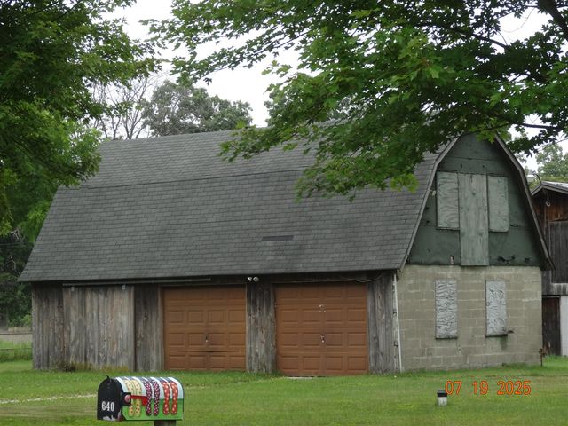 640 Oak Avenue, White Cloud, MI 49349