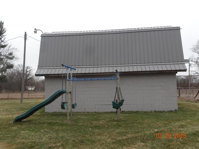 640 Oak Avenue, White Cloud, MI 49349