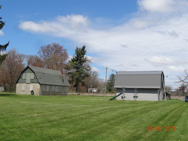 640 Oak Avenue, White Cloud, MI 49349