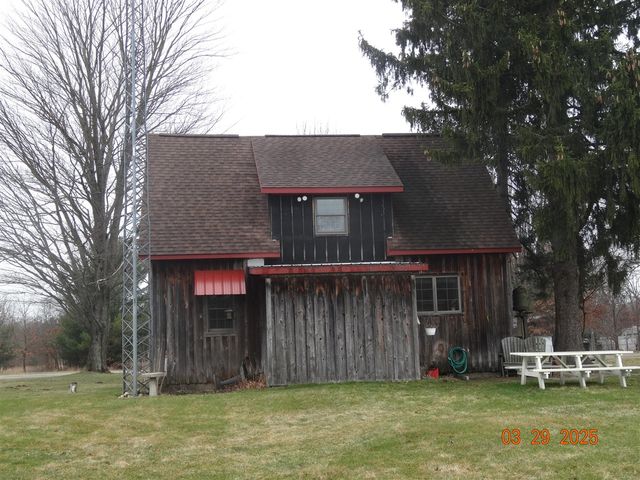 640 Oak Avenue, White Cloud, MI 49349