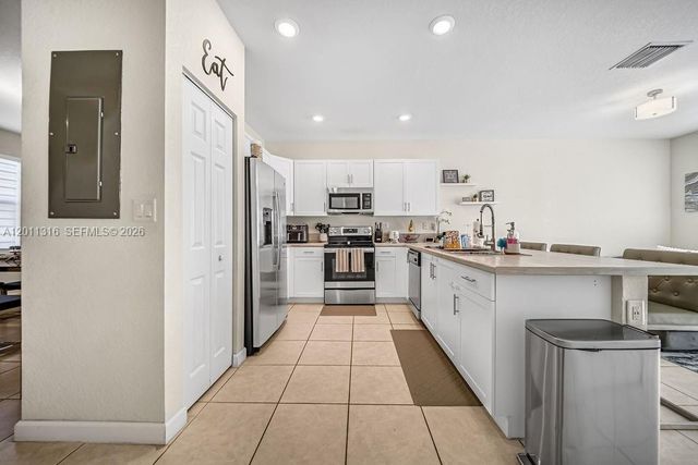 10657 W 32nd Ln, Hialeah, FL 33018