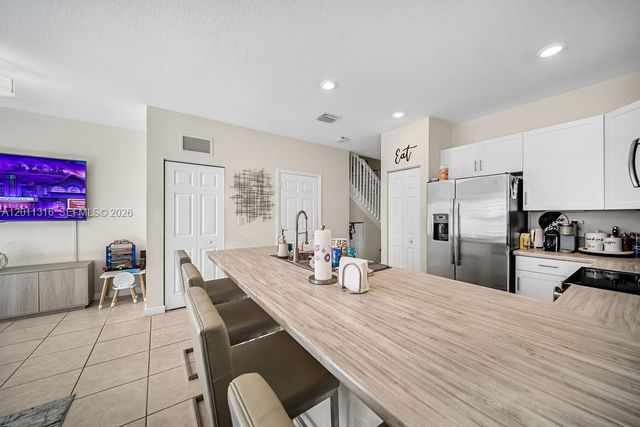 10657 W 32nd Ln, Hialeah, FL 33018
