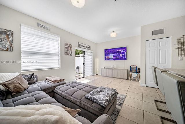 10657 W 32nd Ln, Hialeah, FL 33018
