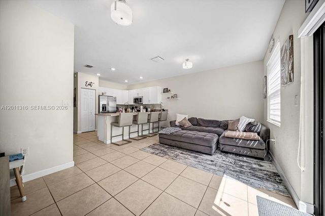 10657 W 32nd Ln, Hialeah, FL 33018