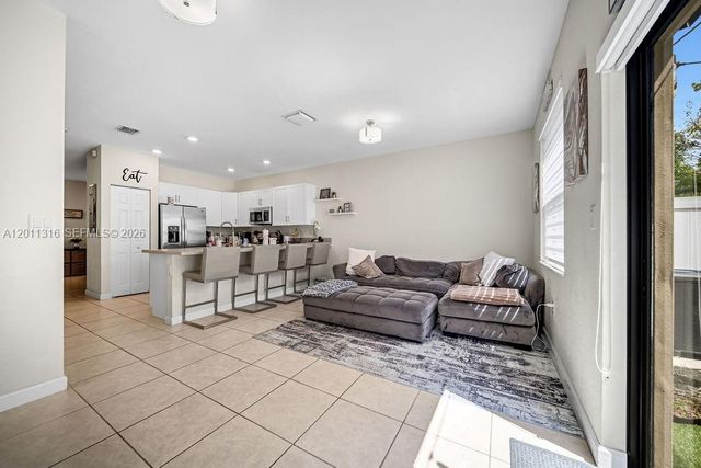 10657 W 32nd Ln, Hialeah, FL 33018