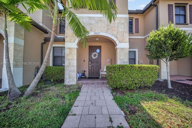 10657 W 32nd Ln, Hialeah, FL 33018