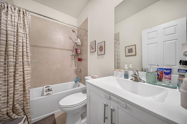 10657 W 32nd Ln, Hialeah, FL 33018